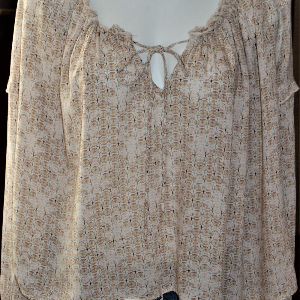 New Bohme women's top xs runs big S-M off the shouder